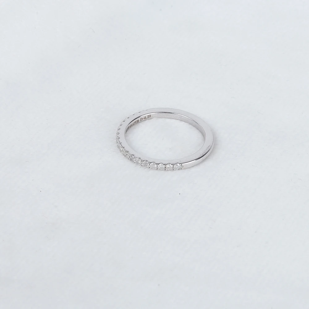 Classic diamond ring