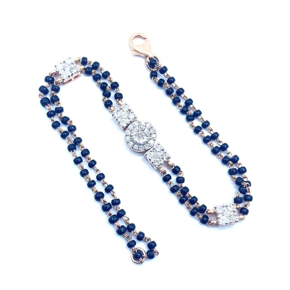 Cluster diamond hand mangalsutra.